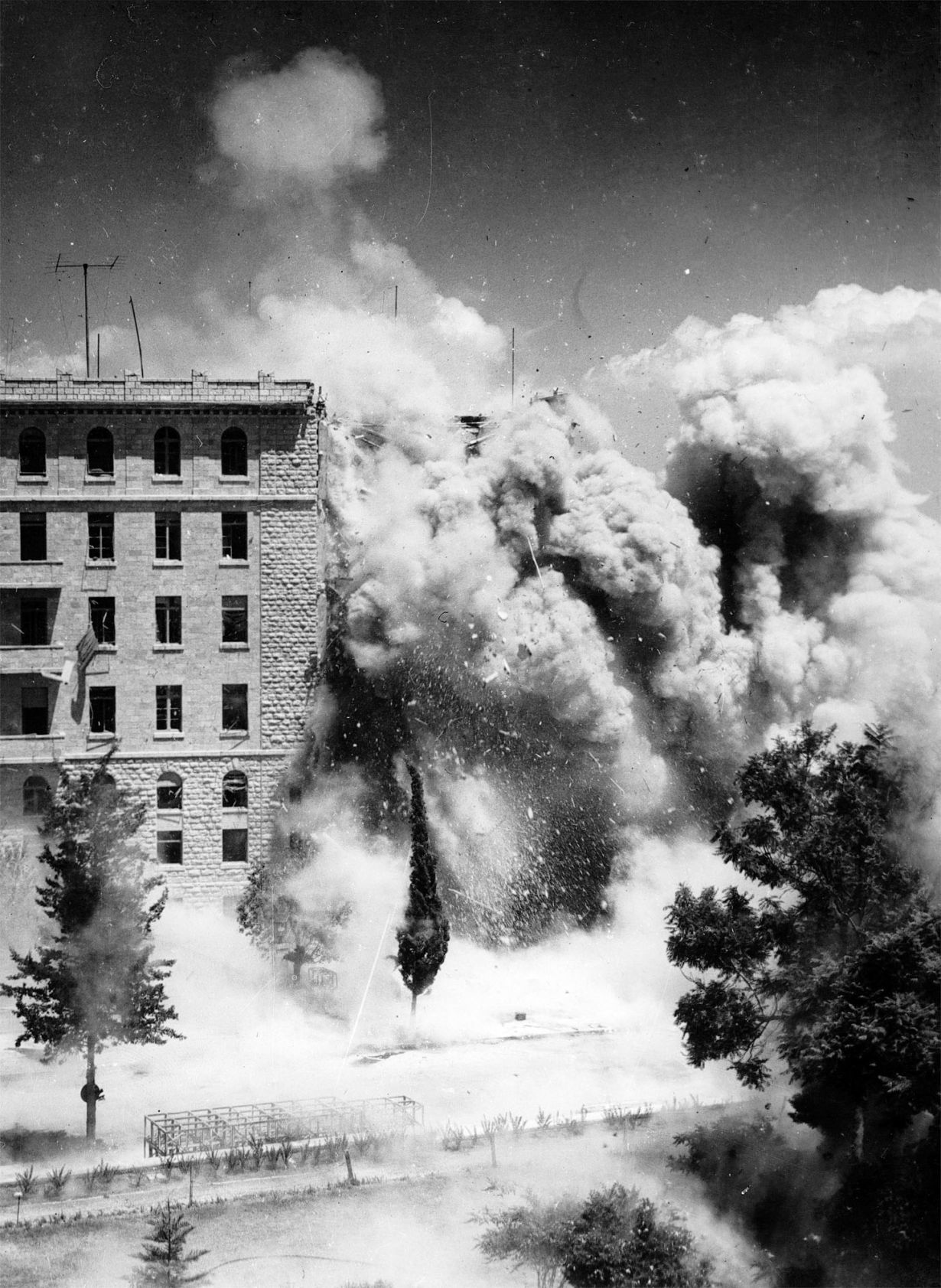 1946: Hotel explosion